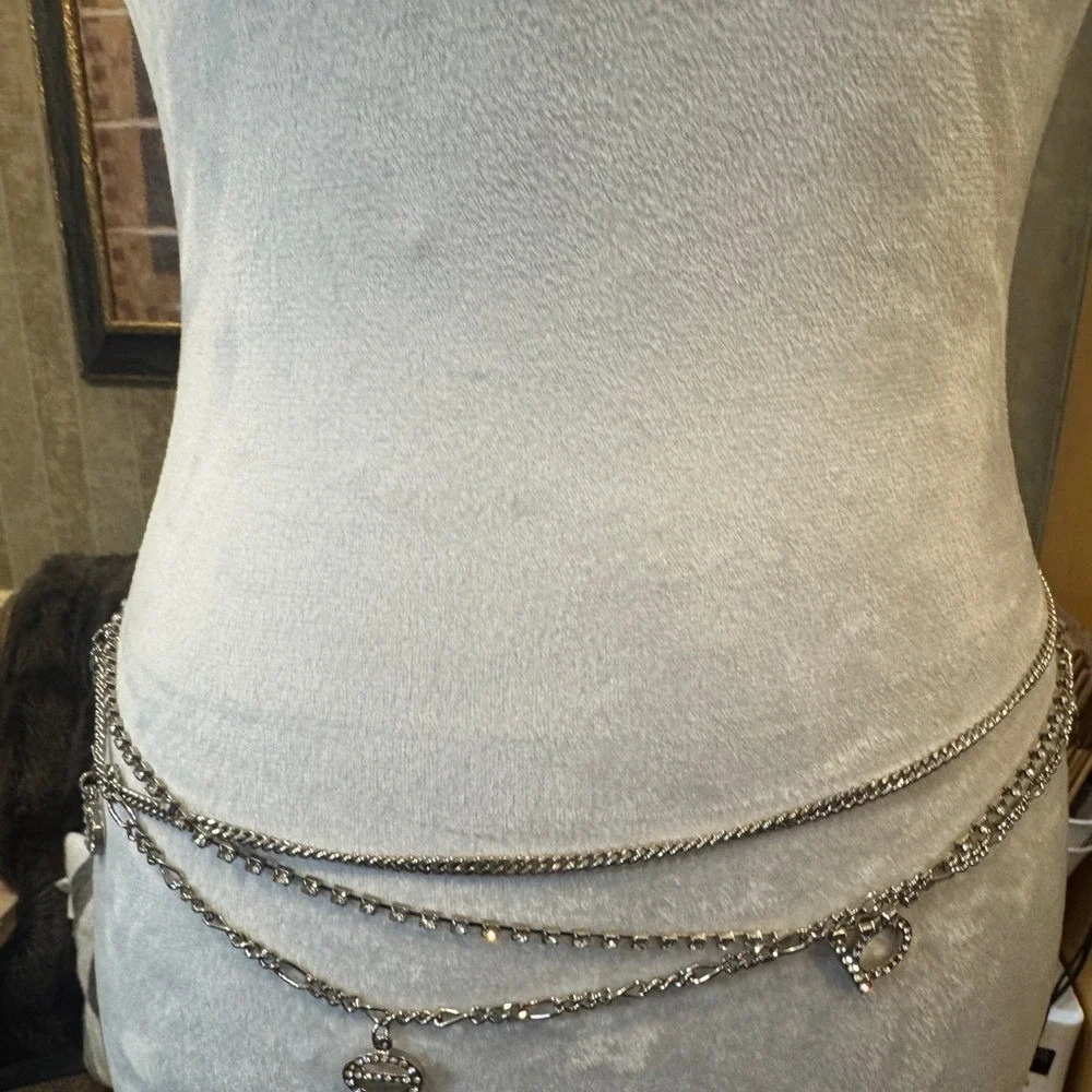 Bebe VINTAGE Elegant‎ Silver Chain Belt  Charms